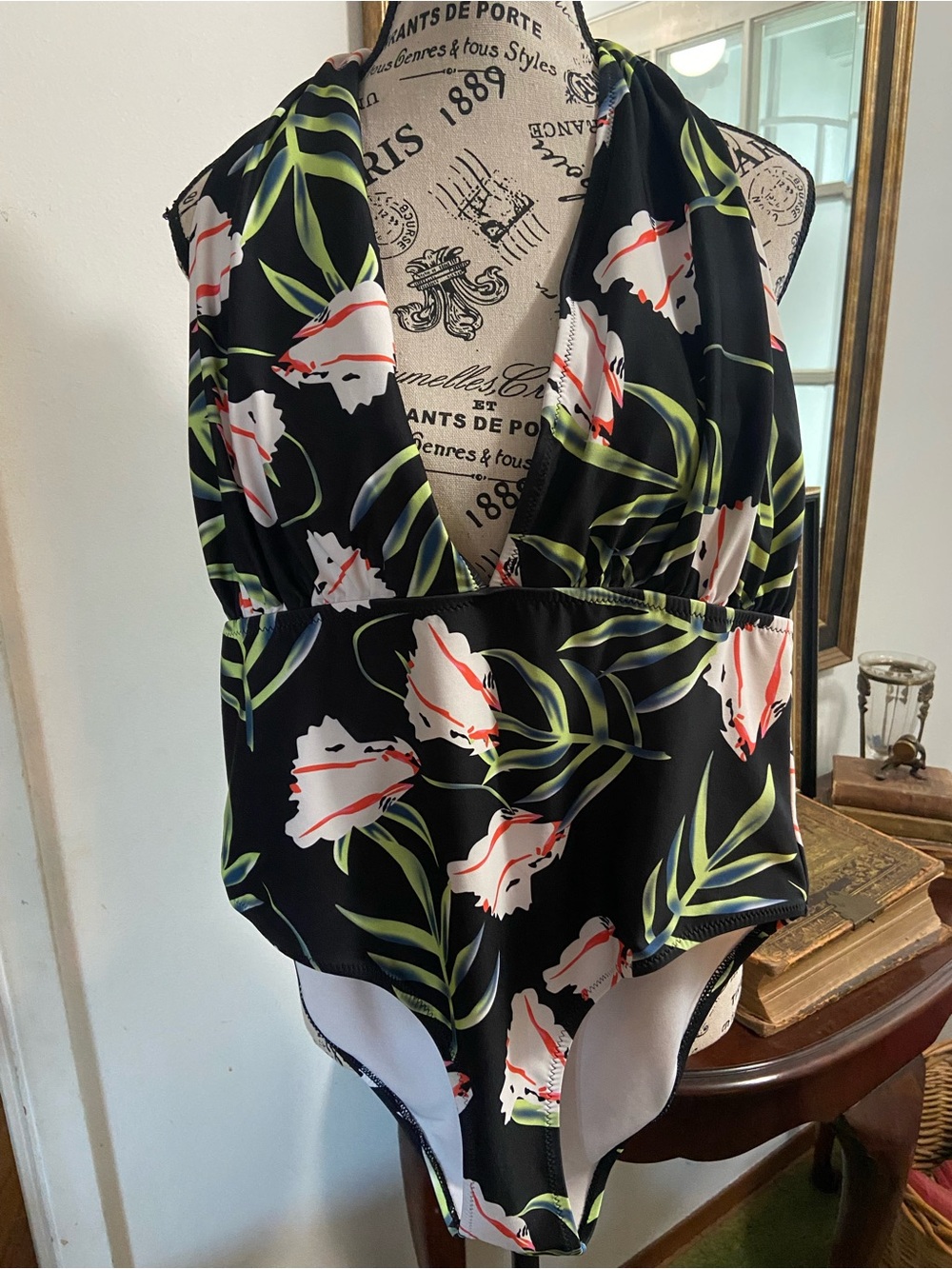 Cupshe Black Floral Plunge One-Piece Swimsuit with Green Leaves